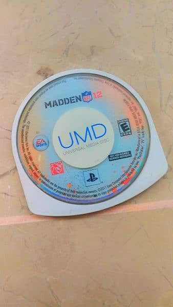 1 PSP UMD Case, 7 UMD and 1 original Sony memory card install 3 game 11