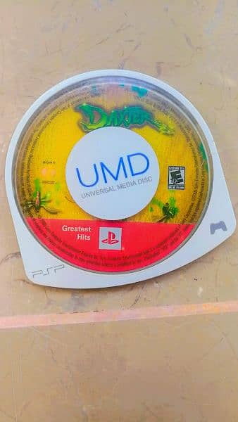 1 PSP UMD Case, 7 UMD and 1 original Sony memory card install 3 game 12