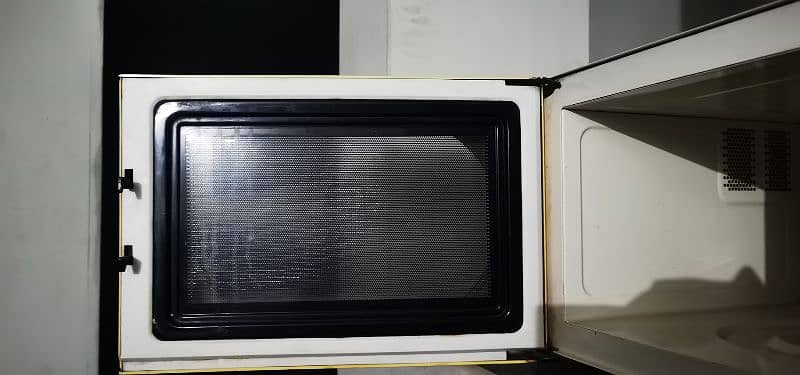 Waves microwave oven 2