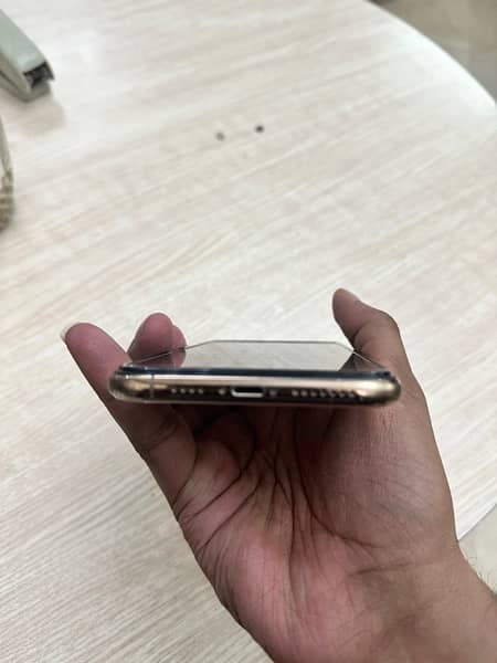 iPhone 11 Pro Max 256Gb Factory Unlocked Non PTA 4