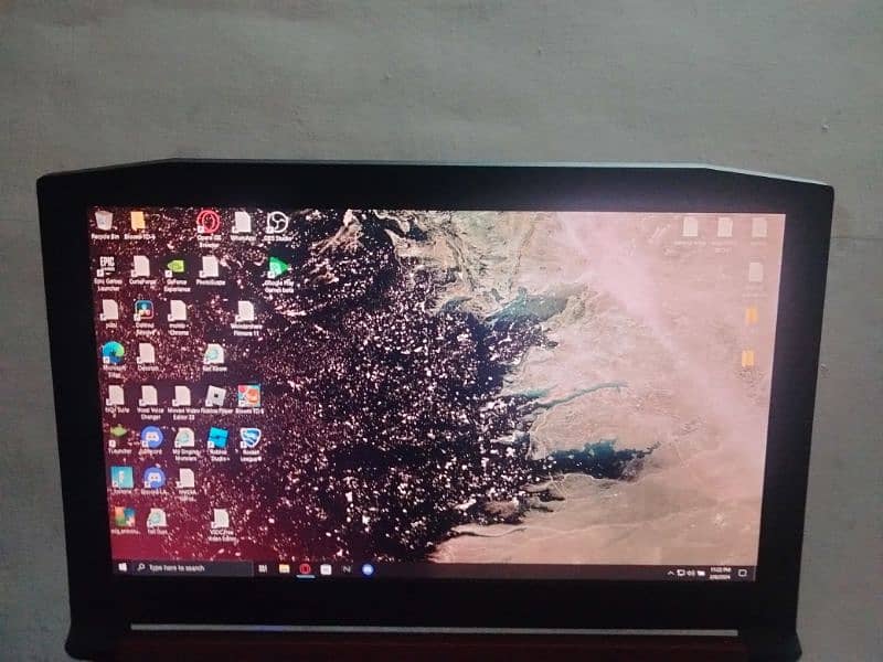 Acer Nitro 5 (with laptop cooler) 0