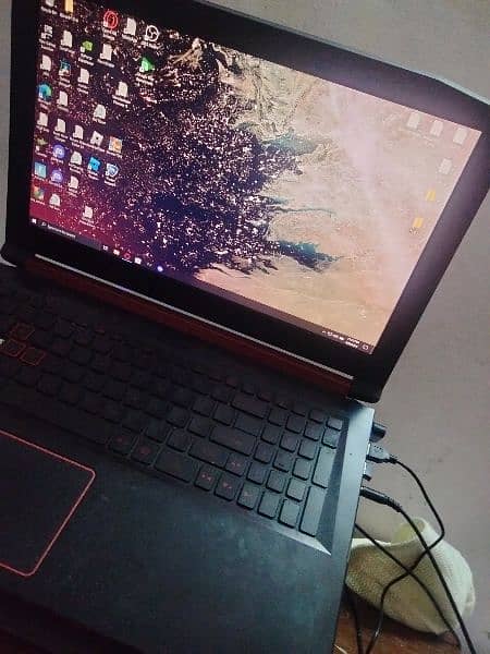 Acer Nitro 5 (with laptop cooler) 1