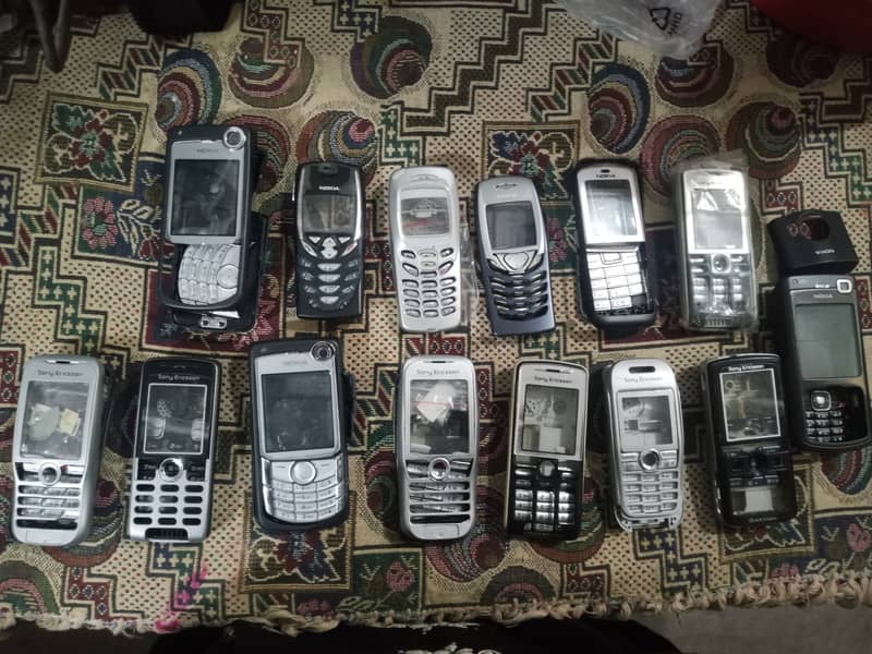 Old small mobile casing and ufx hawk for sale 2