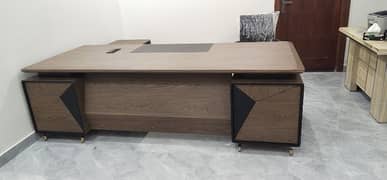 Executive table in pvc paper