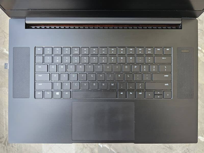 Razer Blade Pro 17 inch Mid 2021 , RTX 3070 5