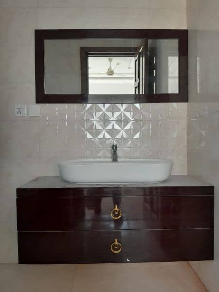 jacuuzi / bathtubs / vanities / shower trays 11