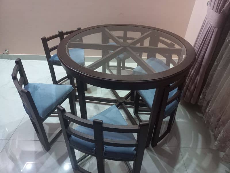 I am selling my luxury six chair's dining table 0