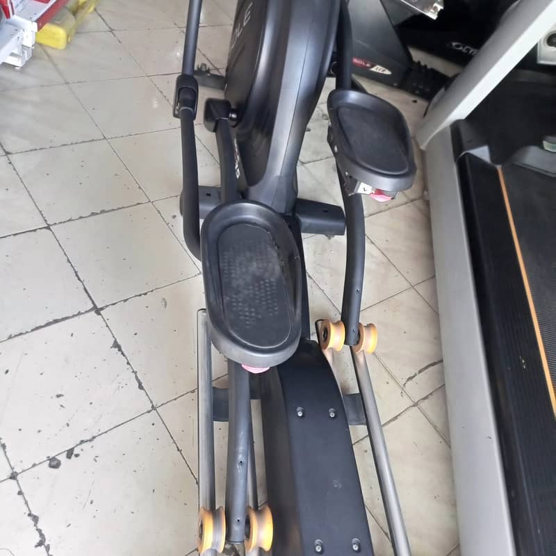 Elliptical Trainer Commercial Sole Fitness Company Made-Taiwan 3