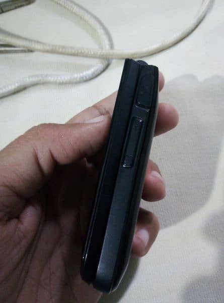 Nokia 2720 Fold 3