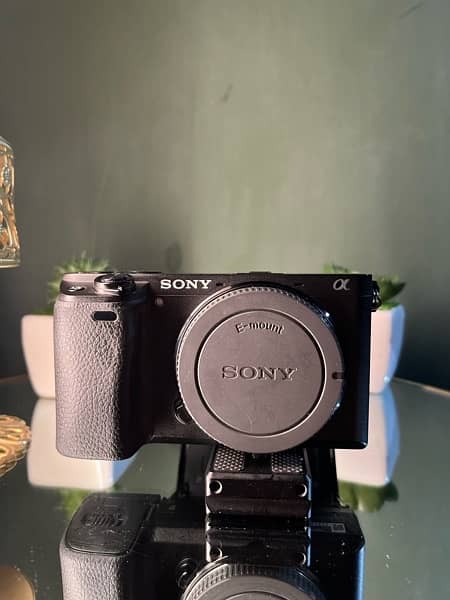 SONY a6400  JUST LIKE BRAND NEW SCRATCHLESS 6