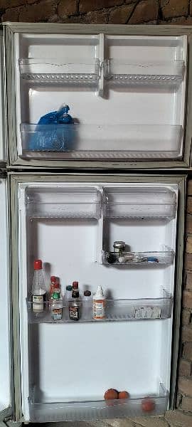 Waves Refrigerator Full Size WR-319 4