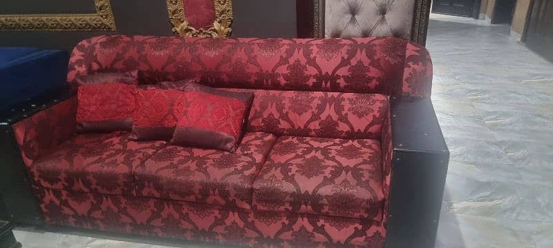 beautiful 3 seater sofa used at home 2