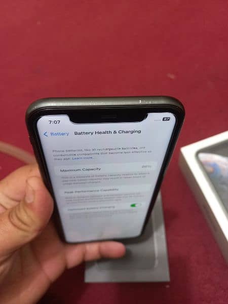 iphone 11 9/10 screen change & USA pta not registered but sim wor 4
