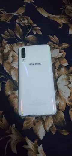 Samsung galaxy a70  used please read complete ad