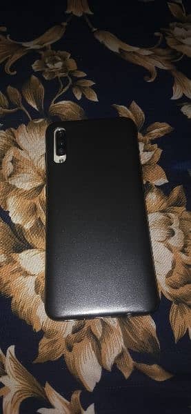 Samsung galaxy a70  used please read complete ad 2