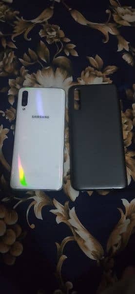 Samsung galaxy a70  used please read complete ad 3