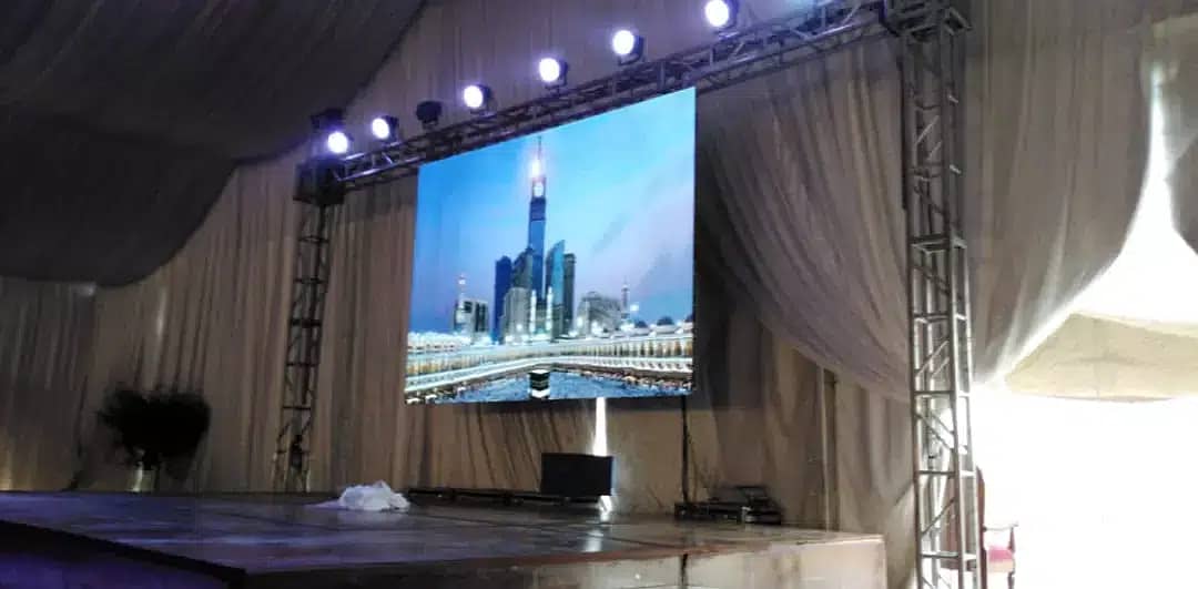 Pole stemers / Vertical Poster Screens / Smd LED display Screens 1