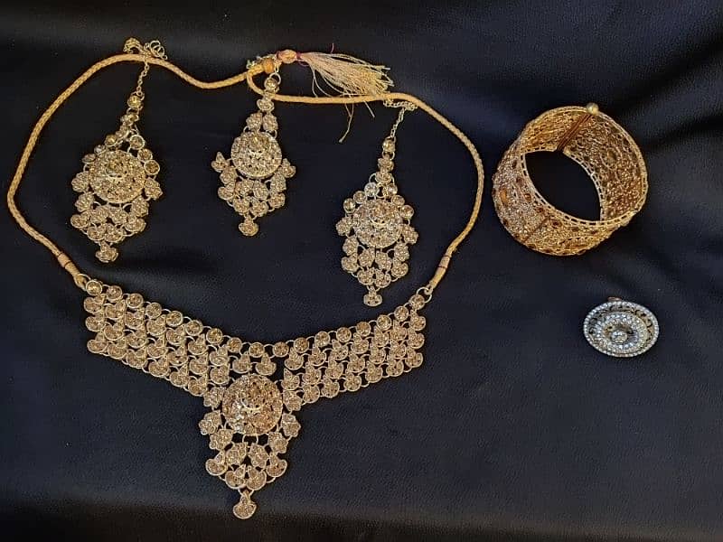 jewellery set. 1