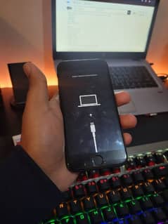 Iphone 7 128gb glass cracked-all working-stuck at recovery mode