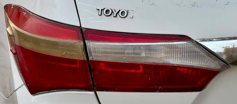 Toyota Corolla GLi 2016 back lights 4 peac 0