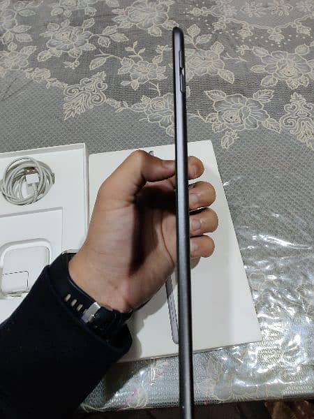 iPad mini 5(64 GB) 8