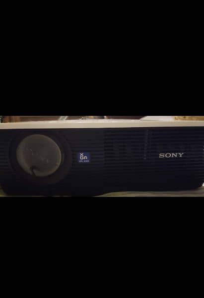 Sony VPL-EX4 Projector 2