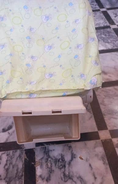 Baby Carry Cot 3