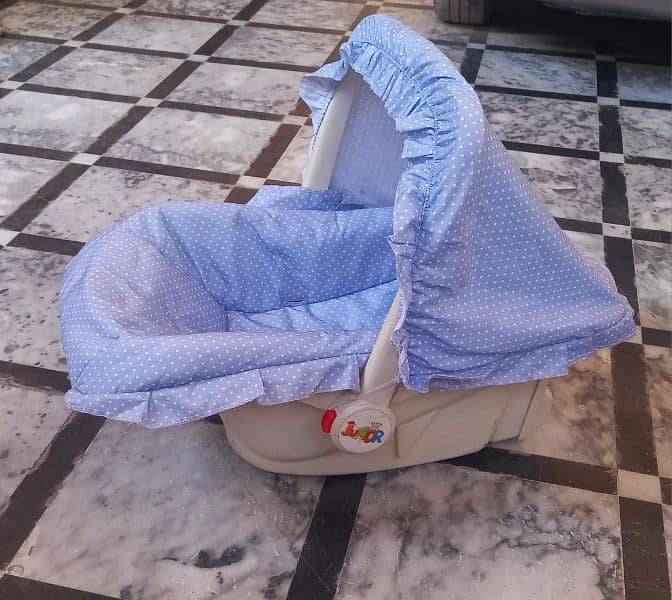 Baby Carry Cot 4