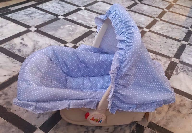 Baby Carry Cot 8