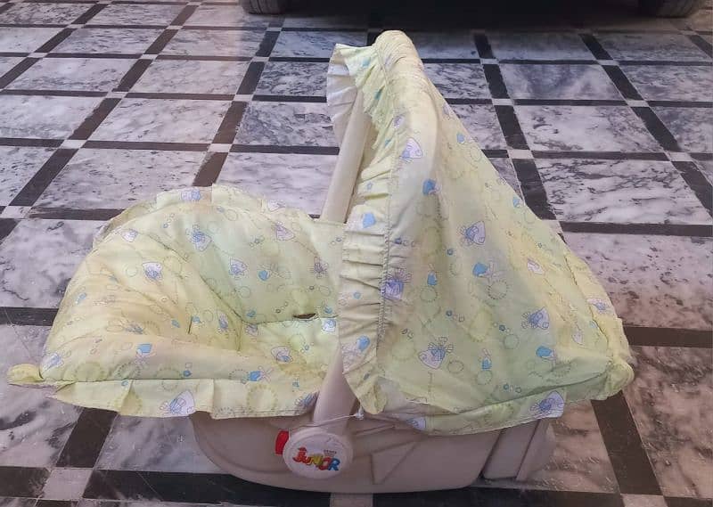Baby Carry Cot 9