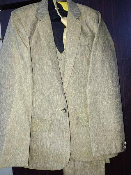 11 year  boys 4 piece suit just like new 1