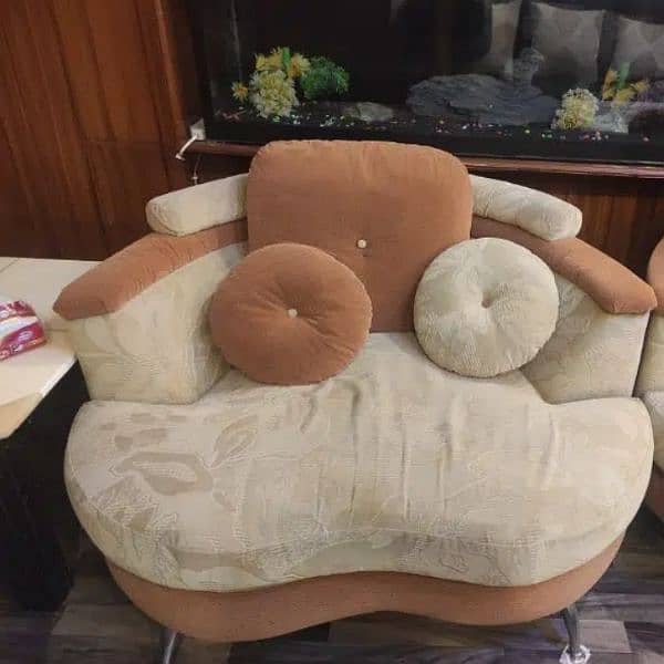 6 seater sofa set in mint condition 2