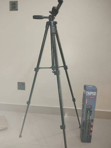 Original NeePhoo mobile tripod stand NP-3180s with remote 0