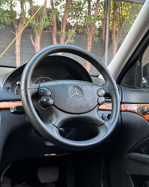 Mercedes Benz E 200 1