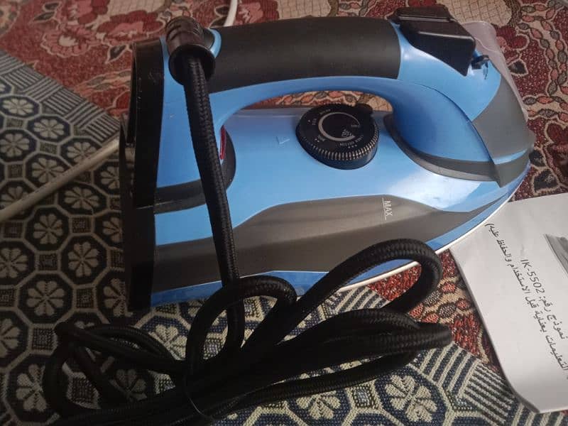 Steam Iron in Good Condition for sale 1