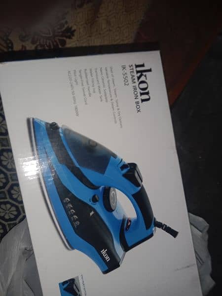 Steam Iron in Good Condition for sale 6