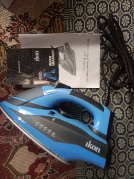 Steam Iron in Good Condition for sale 7