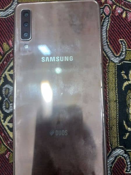 Samsung Galaxy A7 4/128 1