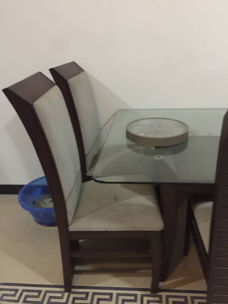 brand new dinning table plus 6 chairs in excellent condition 1