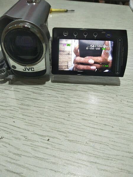 JVC 30 GB . 35x optical zoom change still mobile 4
