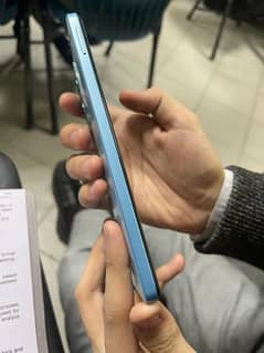 Xiaomi redmi note 12 in ice blue