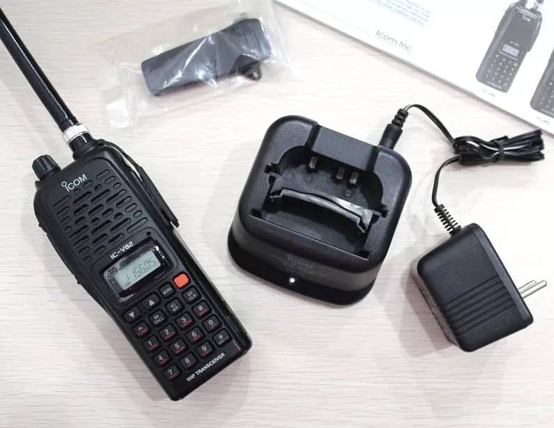 iCom v82 V_H_F Walkie Talkie Radio Portable FM Transceiver Long range 2