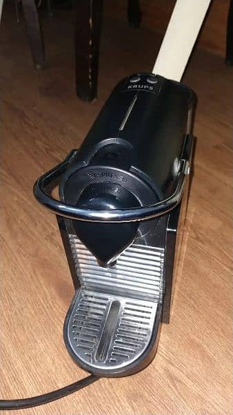 Nespresso pixie coffee machine 3