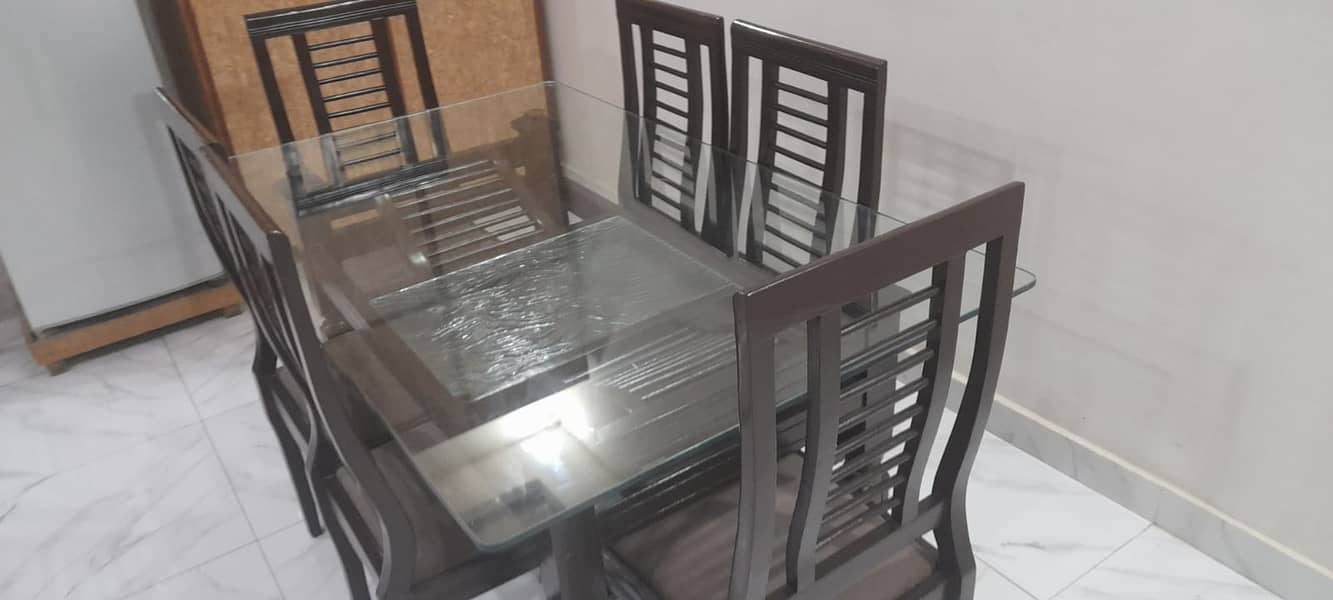 Fancy Dining Table 10/10 Condition 11