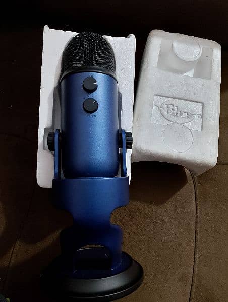 Blue yeti microphone 10/10 condition 1