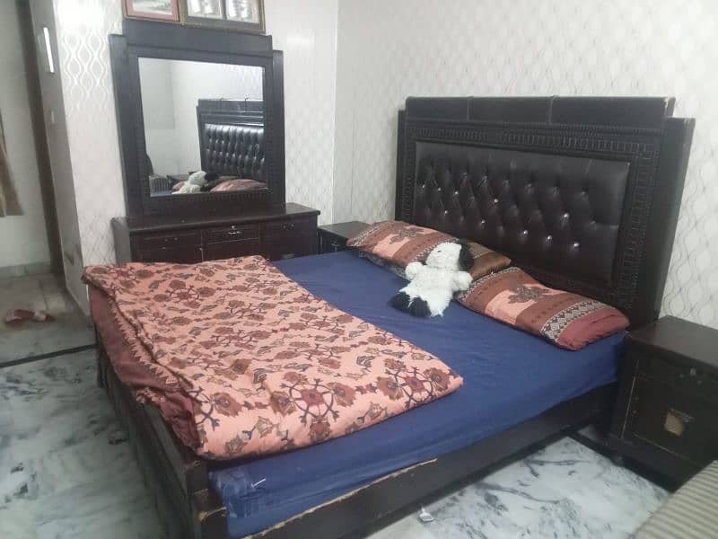 king Bed with side Tables & Dressing 3