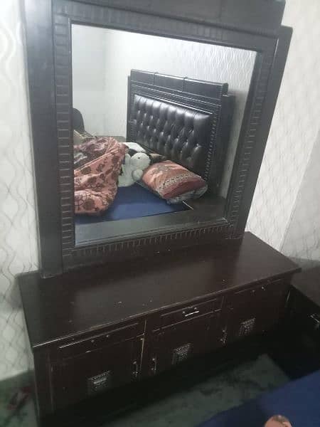 king Bed with side Tables & Dressing 4