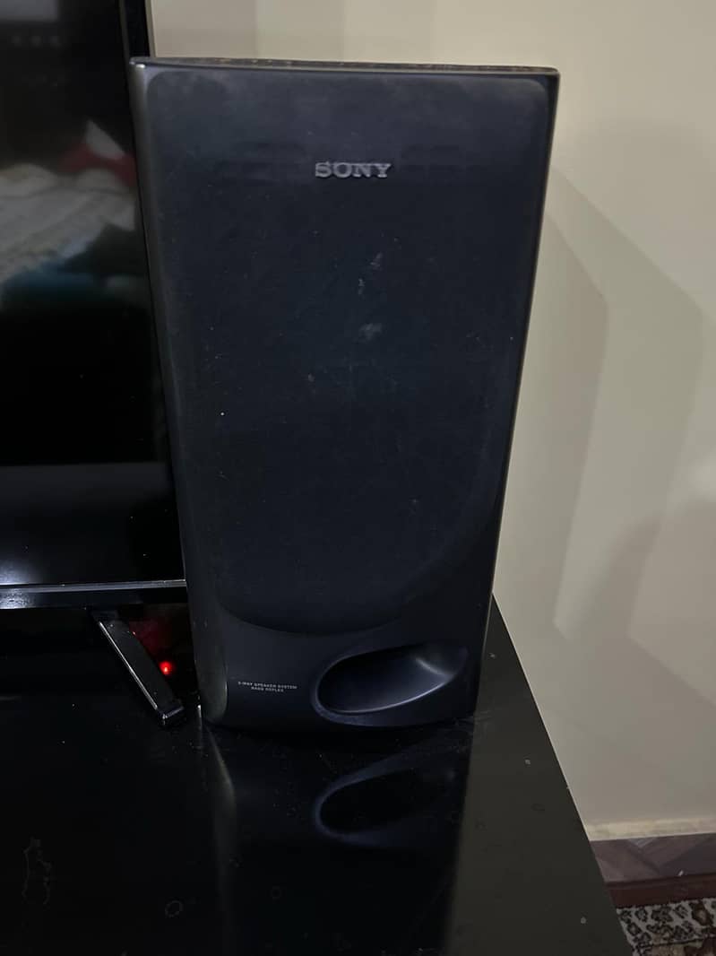 NAD surround sound reciever with Sony speakers 4
