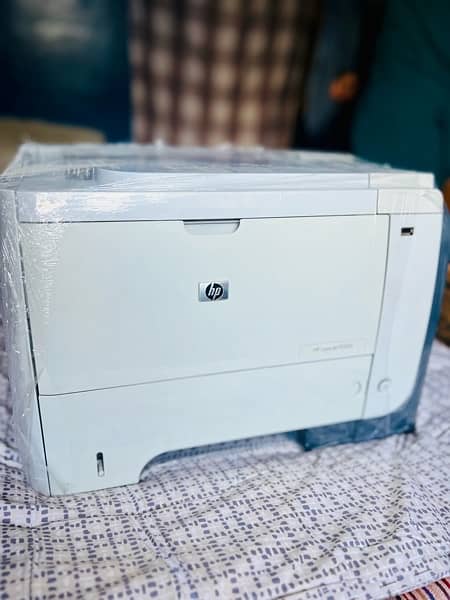 HP LaserJet P3015 1