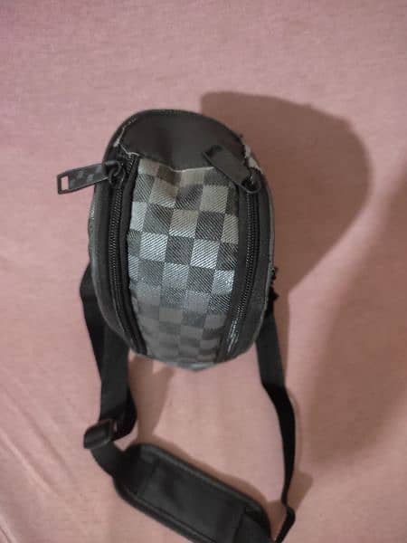 hood 50 mm 1.8 and 70 200 bag available 1500 and eye mirror for 1500 6